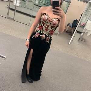 Black velvet Blondie Nites dress